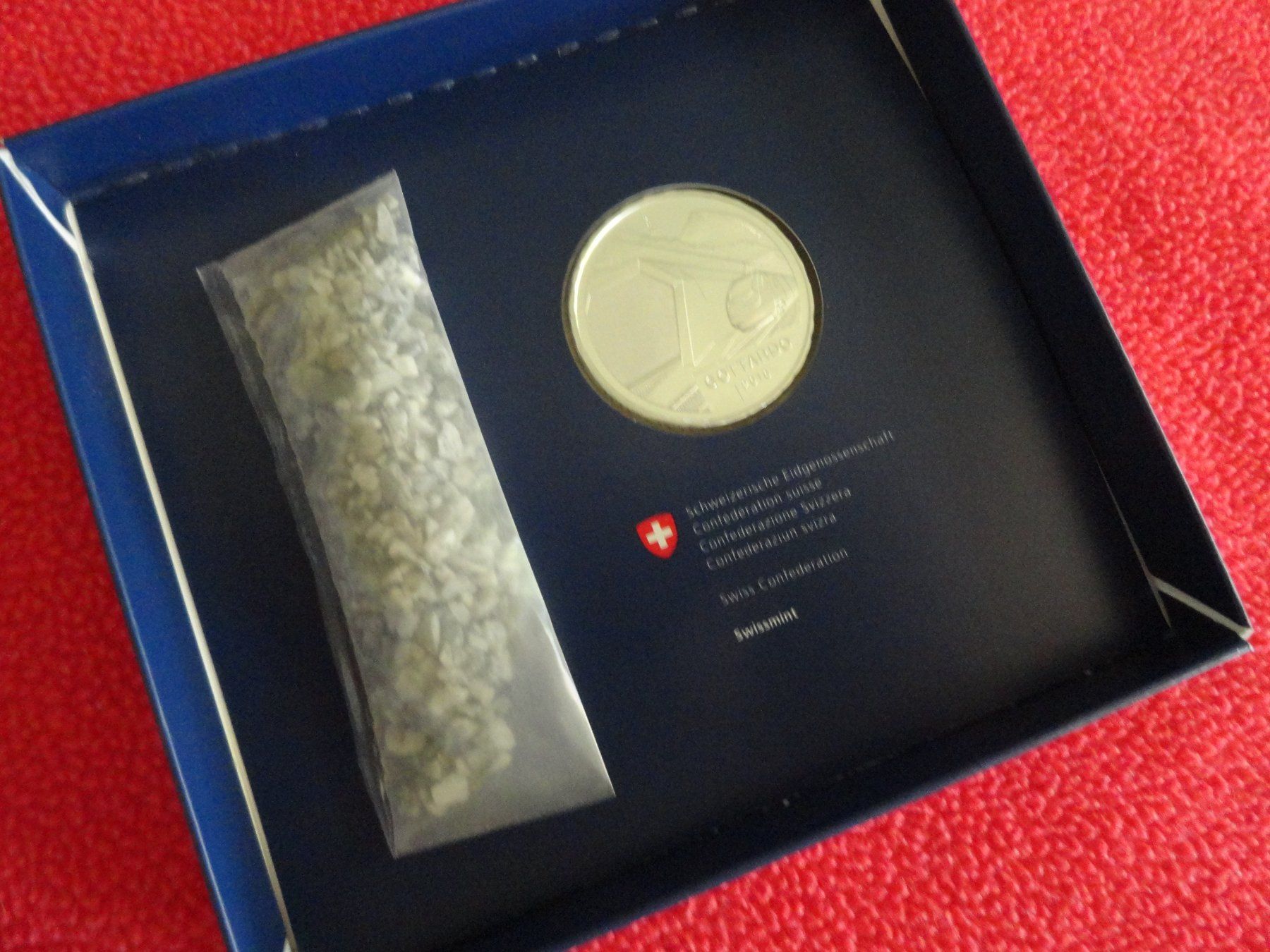 Tutti le monete: Souvenir Gottardo Silber 20 Fr. und echtem Aushubmaterial – Nuovo e nell'imballaggio originale da Gerlafingen venduto da Shiva_74 3