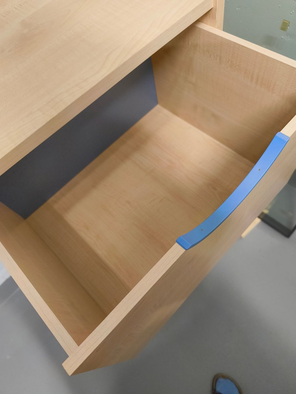 Cassettiere: Schubladenmöbel fürs Kinderzimmer beige/blau – Usato da Stäfa venduto da sneifi 1