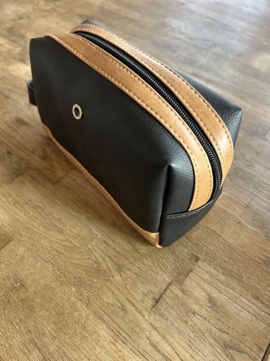 Kosmetikkoffer: Bulgari (Emirates) FIRST Class Vanity set – Neu (gemäss Beschreibung) aus Lugano von bad_2t9b 1