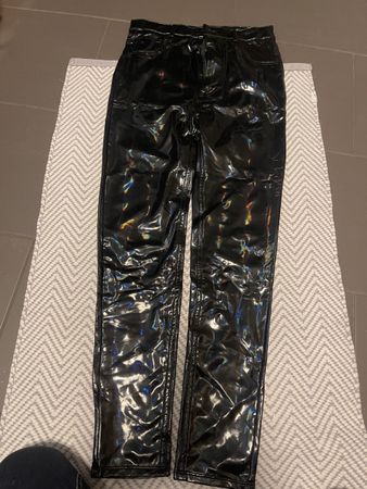 Pull&Bear Lack-Hose, Gr. 36, Schwarz, Glänzend!