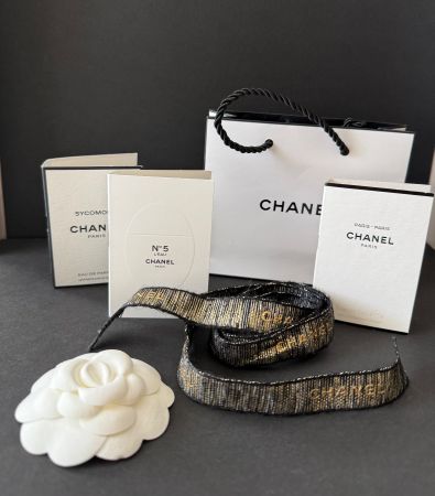 CHANEL - Parfumminis  Papiertasche Kamelie Geschenksband