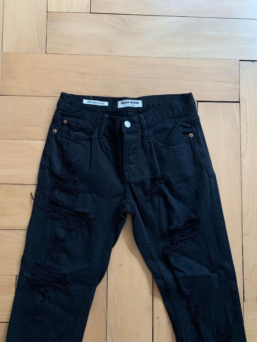 Tally Weijl Jeans: Destroyed Jeans schwarz - 34 – Usato da Zürich venduto da Diazaio 1