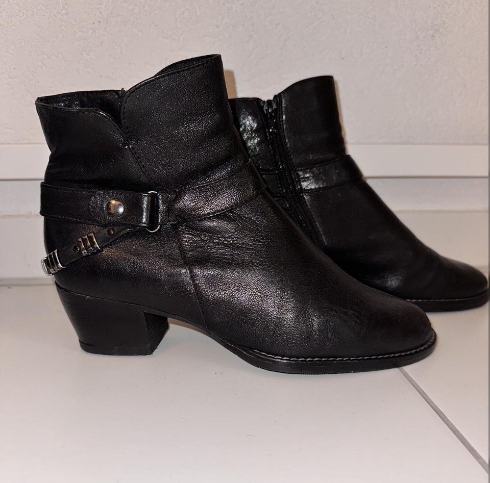Scarpe da donna: Schwarzer Übergangsschuh👢 – Usato da Winterthur venduto da nik_pr58 5