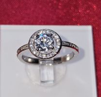 Schöner funkelnder Ring mit Zirkonia, 925 versilbert Gr. 8