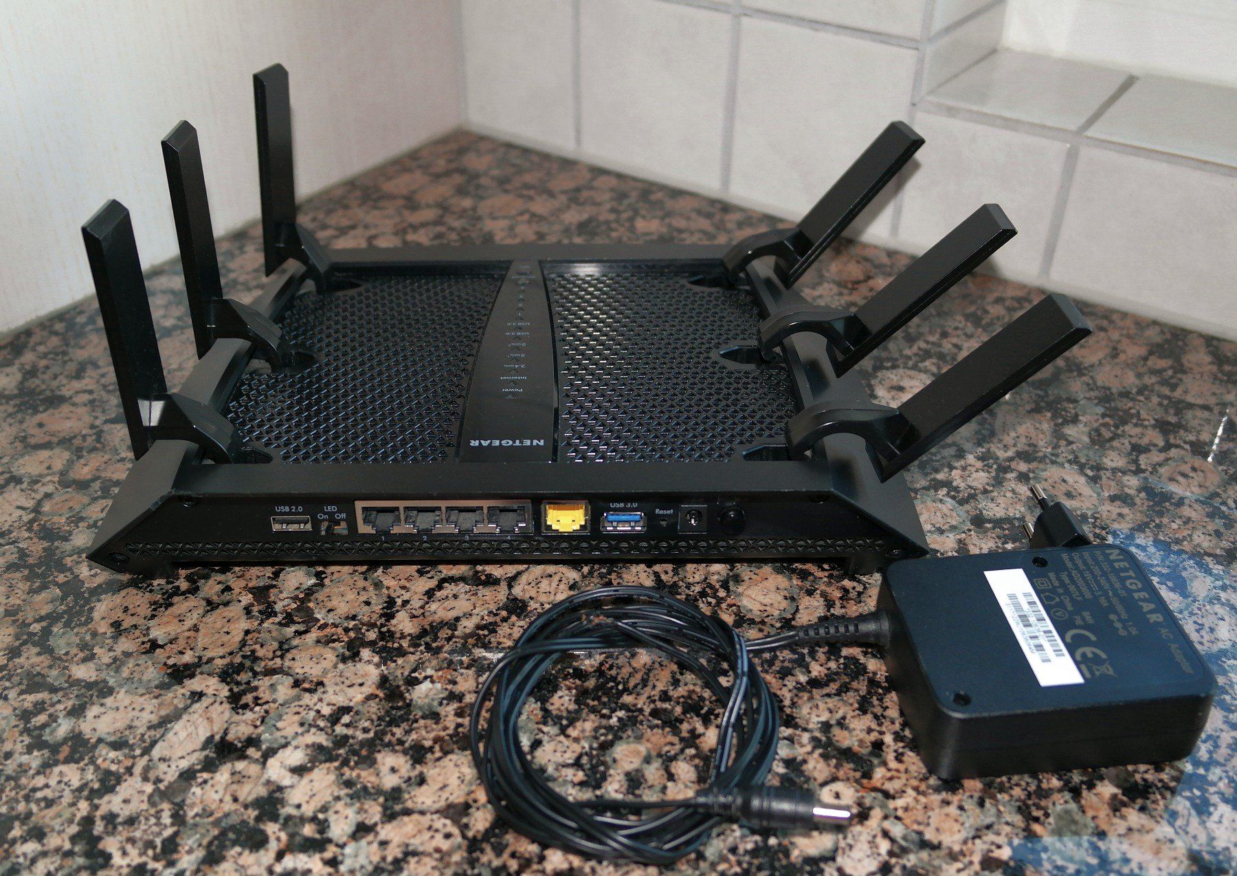 Netgear Modems & Router: Router Netgear R8000 Nighthawk X6 AC3200 – Gebraucht aus Aeugst am Albis von Ldavinci