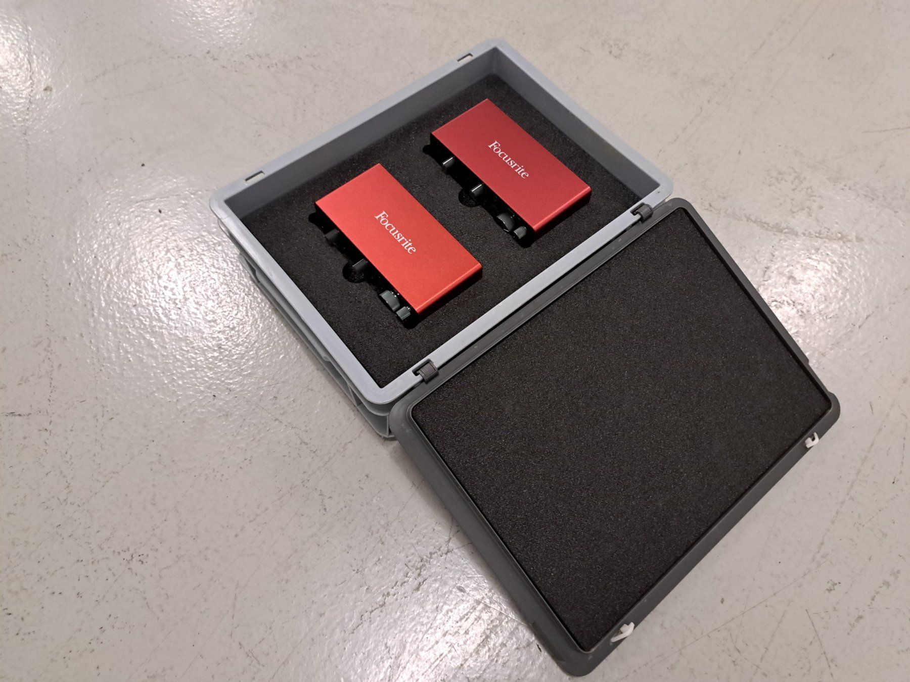 Focusrite Attrezzatura per studi di registrazione: Audio Interface Focusrite Scarlett 2er Set, im Rako-Behälter – Usato da Embrach venduto da lichttechnik 4