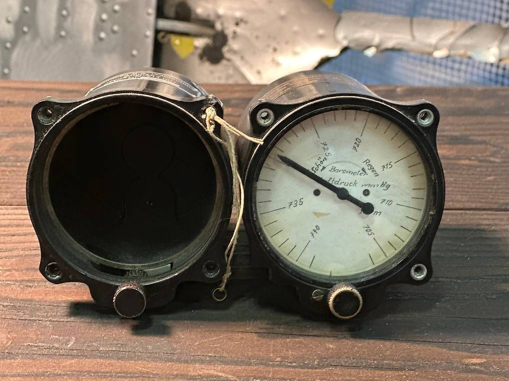 Messen: Schweizer Luftwaffe Bordinstrumente – Gebraucht aus Pfäffikon ZH von Accuface