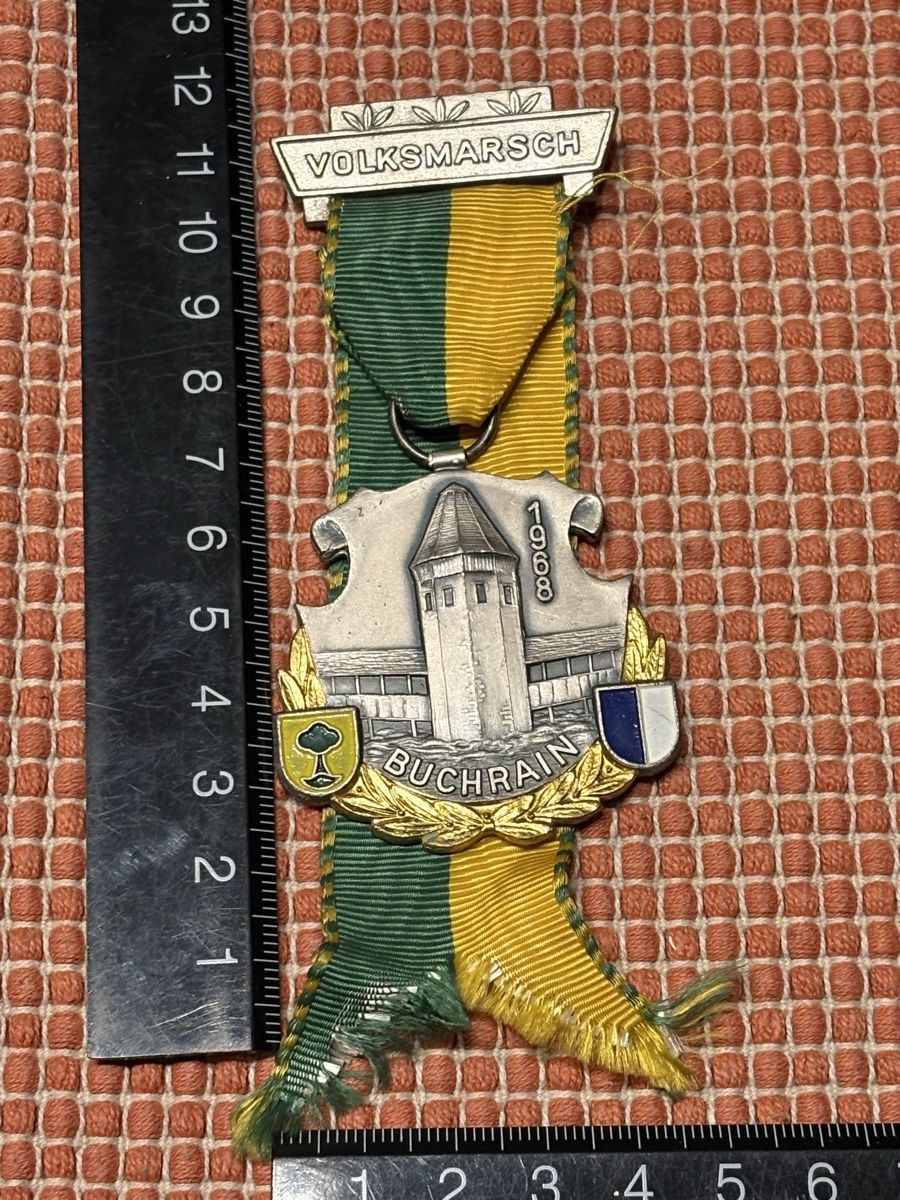 Medaglie: Abzeichen / Volksmarsch Buchrain 1968 – Usato da Rümlang venduto da BoutiqueMonique16