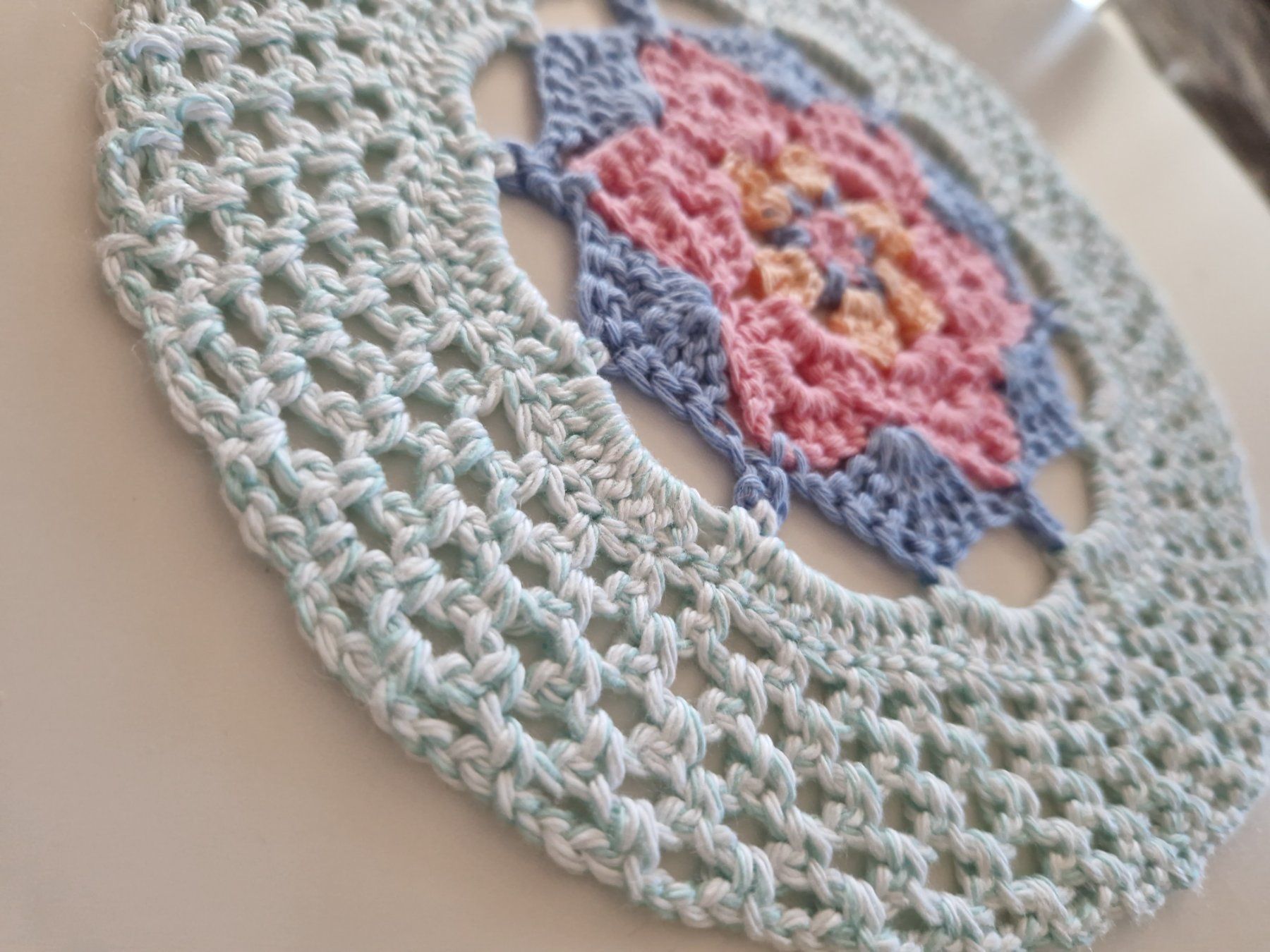 Sottobicchieri: Handgemachtes Mandala, Doily, Untersetzer, Deko – Nuovo (secondo la descrizione) da Neuhausen am Rheinfall venduto da Alchimista 1