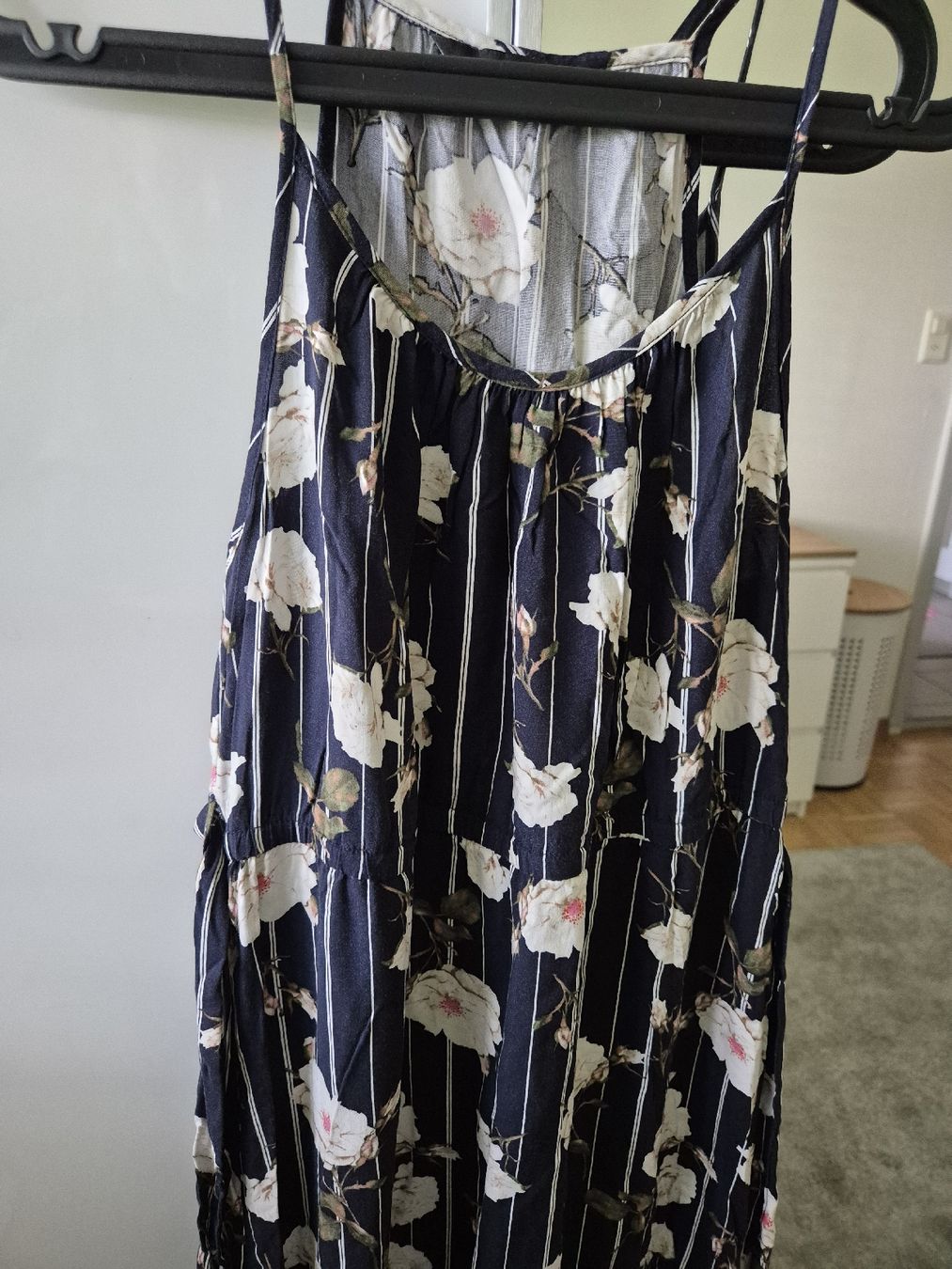 Vero Moda Kleider: Vero Moda Sommerkleid, Blumenmuster, Grösse 40 – Gebraucht aus Goldach von nikkaaa 2