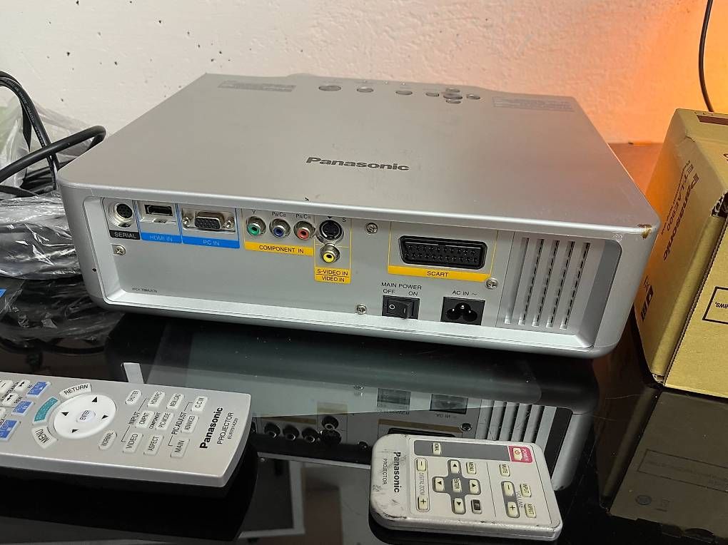 Videoprojektoren: Retro Beamer Panasonic PT-AE900e – Gebraucht aus Luzern von Snatcher1 1