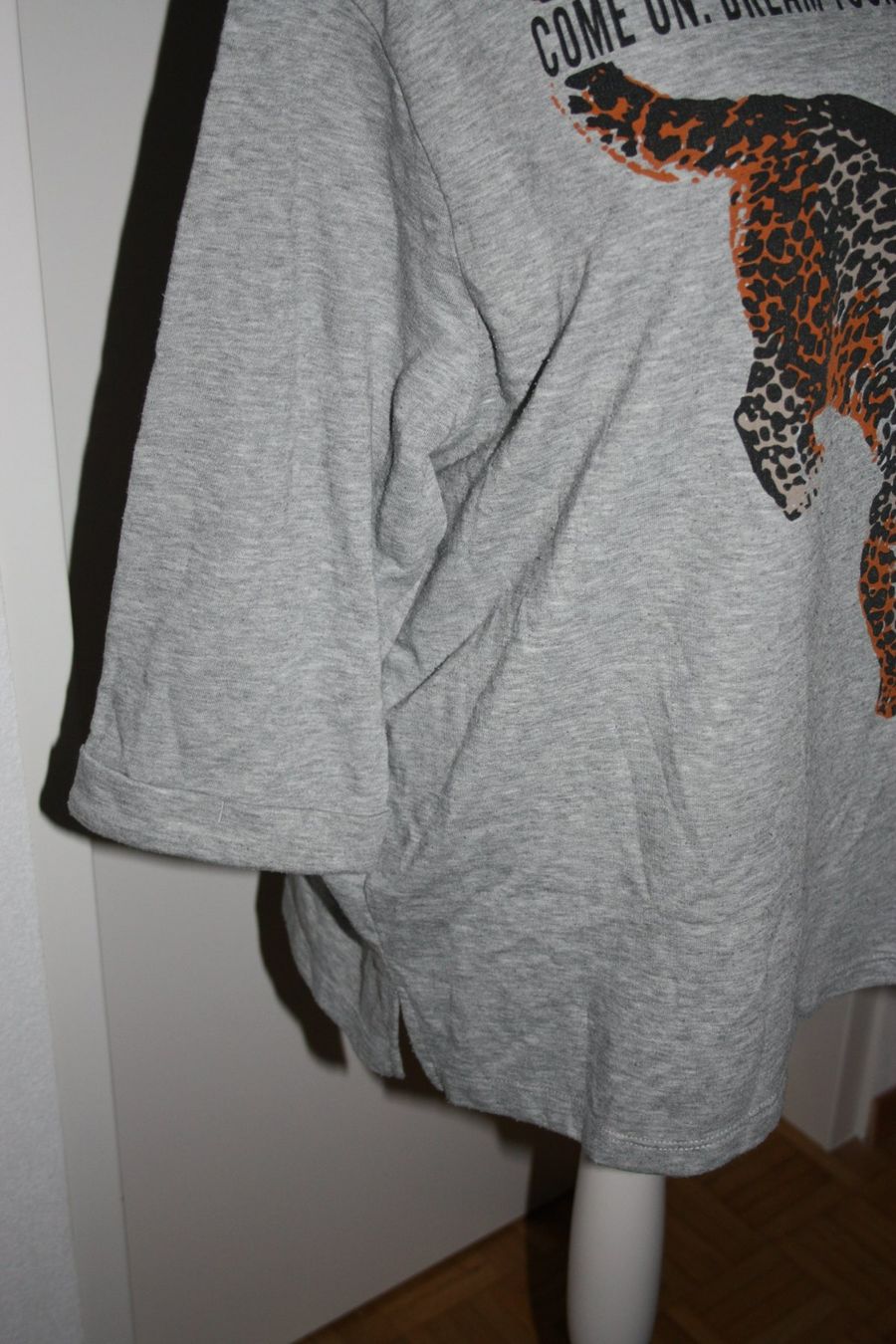 Pulls & Sweat-shirts: Pullover Kurzarm grau - bunt Gr. XL – Défectueux à Flüelen par Diversicum-Textil 2