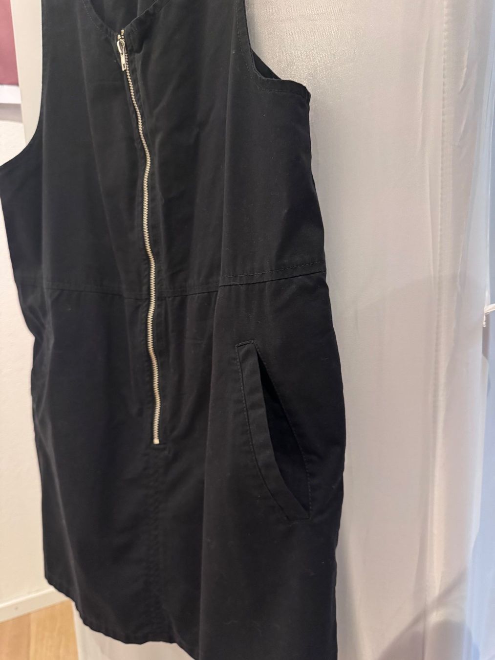 Vestiti: Schwarzes Schürzenkleid – Usato da Winterthur venduto da jen_w6kc 2
