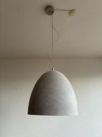 Graue Design-Pendelleuchte, ca. Ø 50 cm
