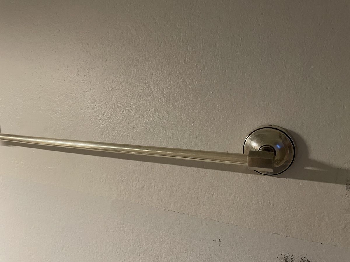 Supporti a parete: Duschtuch Halterung Badezimmer – Usato da Bern venduto da Corinn_na 1