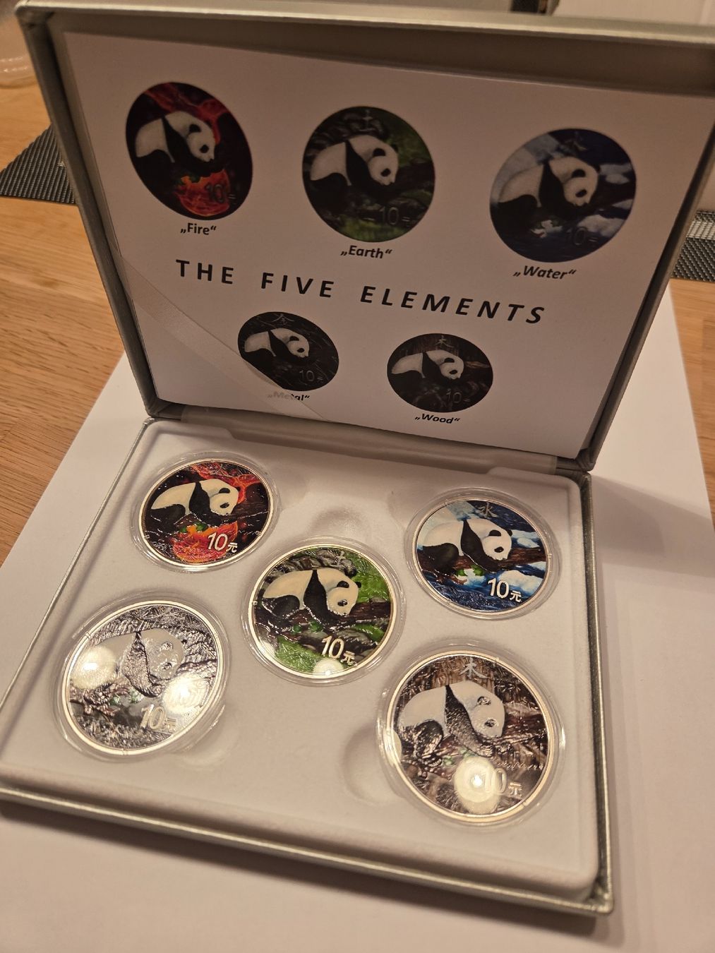 Tutti le monete: China Panda Münzen "The Five Elements" 5x10 Yuan 2016 Silber – Nuovo e nell'imballaggio originale da Kägiswil venduto da pro_hm55