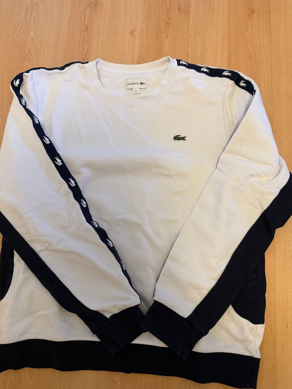 Pulls & Sweat-shirts: Pulli der Marke Lacoste, Grösse L – D'occasion à Rafz par Dasyfani