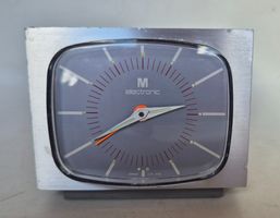 1970er Jahre Wecker M-electronic im Alugehäuse TV Form