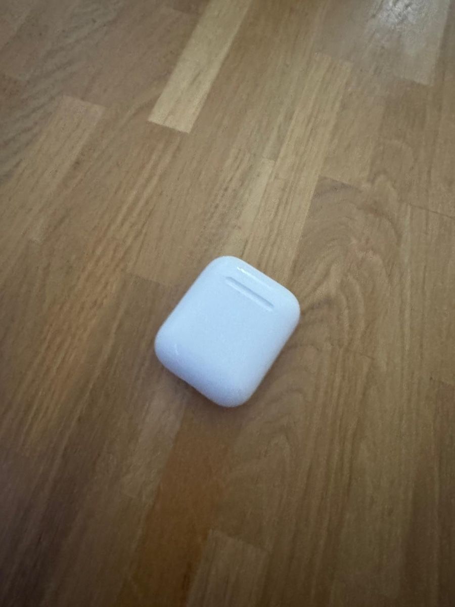 Apple Cuffie: Apple Airpods 1. Generation CASE – Usato da Zürich venduto da abi_d8rr 1