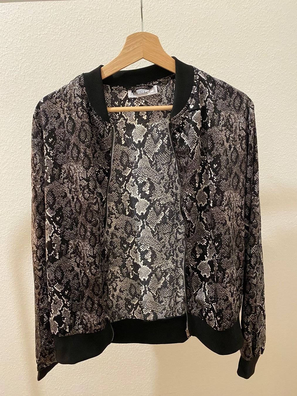 Giacche: Janina Blouson / leichte Jacke Schlangenmuster Gr. 42 – Usato da Pratteln venduto da a23_j2gs 3