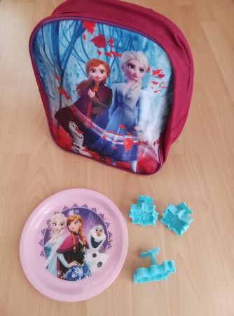 Set La Reine des Neiges: Sac à dos, assiette et moules!