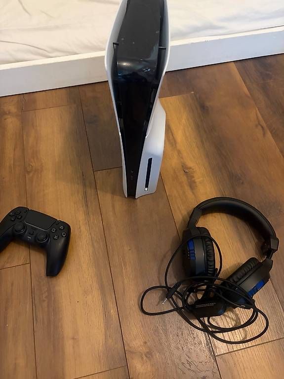 Sony Consoles: PlayStation 5 – D'occasion à Fribourg par gue_7vsk 1