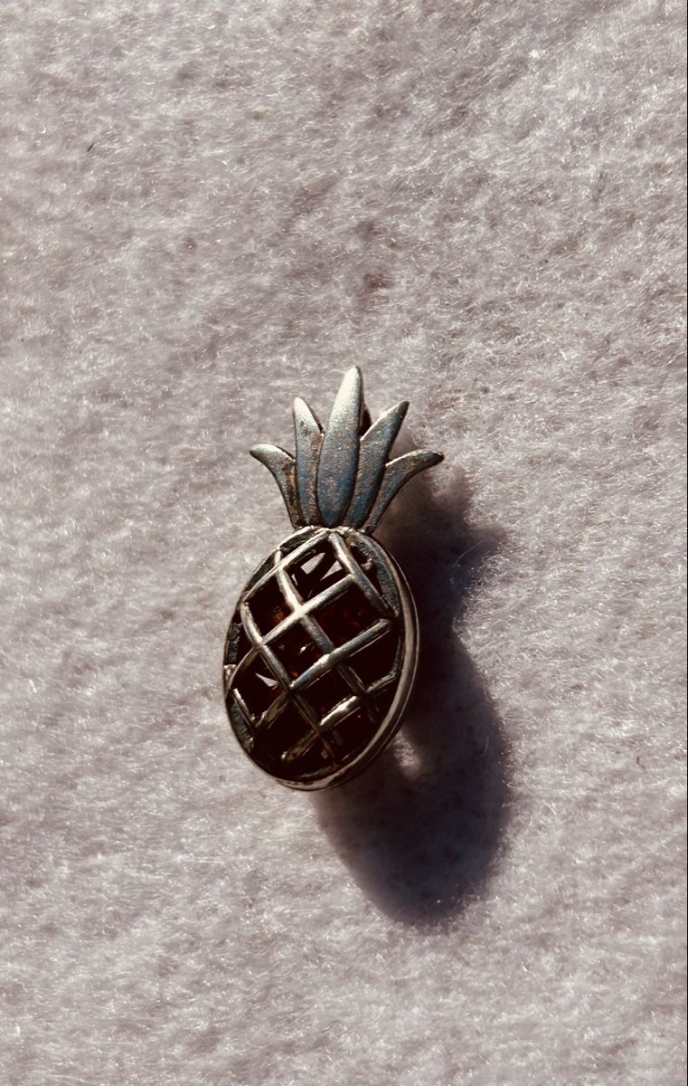 Pendentifs: Pendentif ananas  – Neuf (Voir description) à Suscévaz par ade_t8x2 1