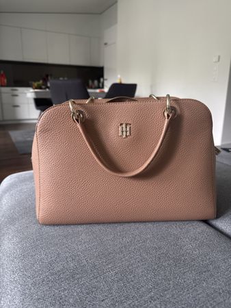 Tommy Hilfiger handbag, Leather, new collection Autumn