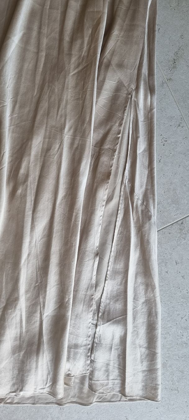 Kleider: Maxiseidenkleid von Designer Basics in beige Gr. 36 – Gebraucht aus Champlan von acr_kkd5 5