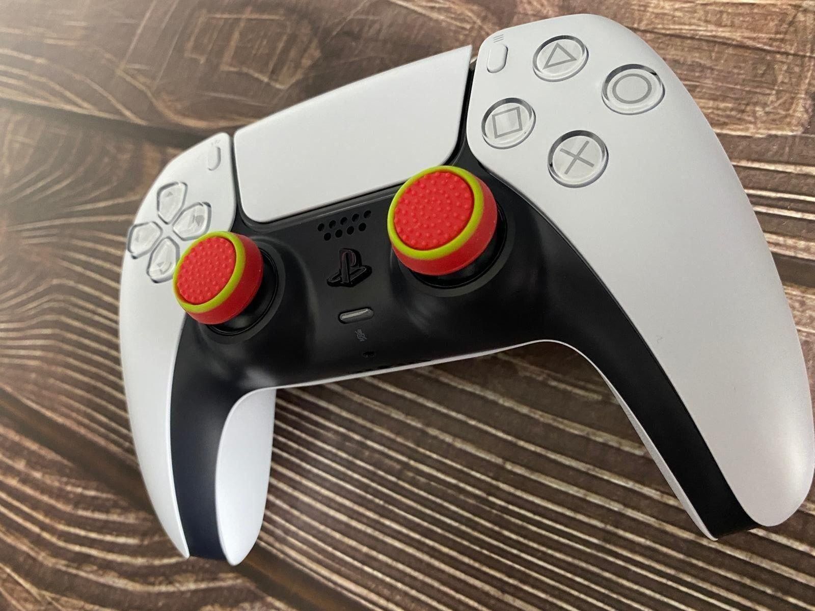 Controller: PS5 Controller Grips / Noppen (Rot/Grün) – Nuovo (secondo la descrizione) da Niederwil SO venduto da BlueSonic 1
