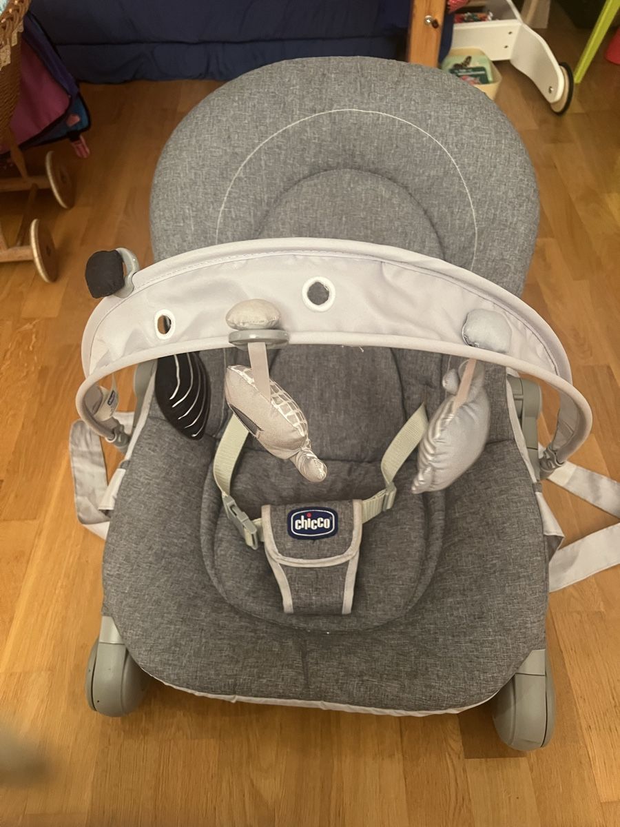 Chicco Sdraiette & Sdraiette a dondolo: Babywippe Chicco mit Spielbogen – Usato da Meilen venduto da gio_xlz7