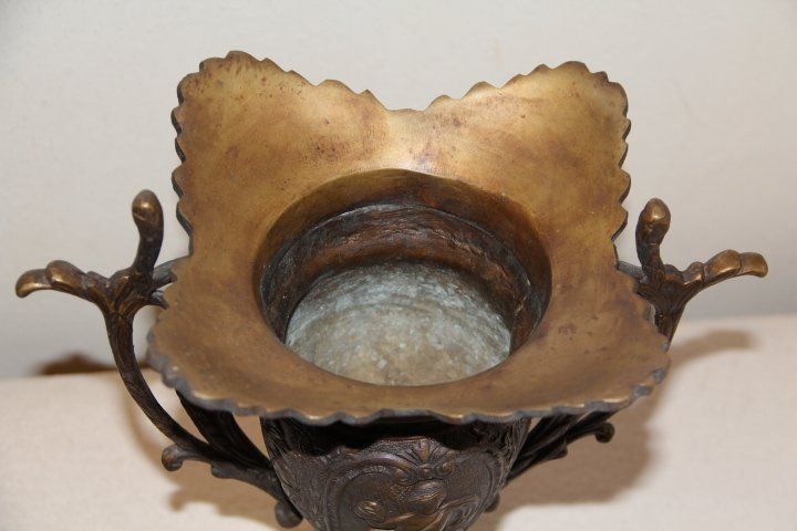 Vasi & Recipienti: Vase en bronze , h-37cm , 4500 gram . – Usato da Praz (Vully) venduto da pikuluka1 5