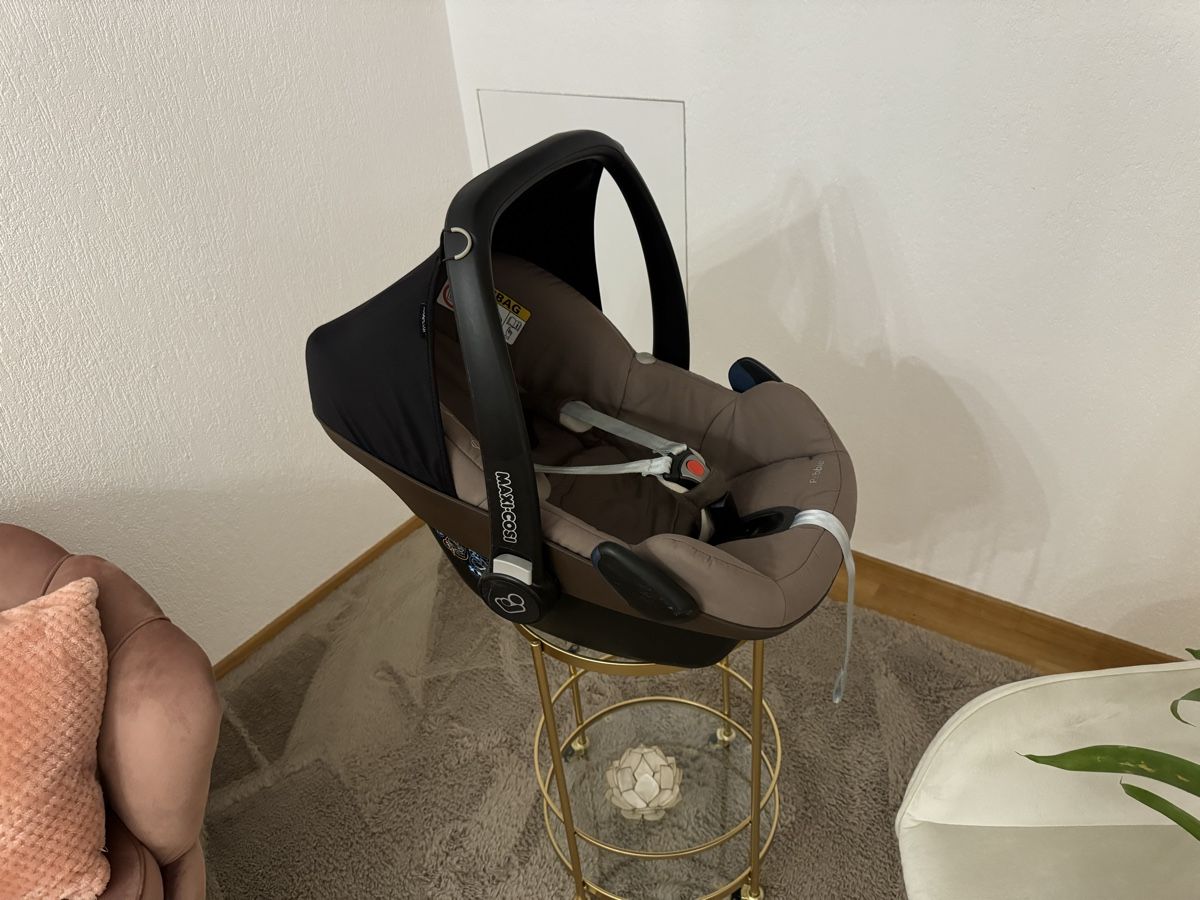 Maxi-Cosi Seggiolini per auto: Maxi-Cosi Pebble Babyschale mit Zubehör – Usato da Niederurnen venduto da 8867