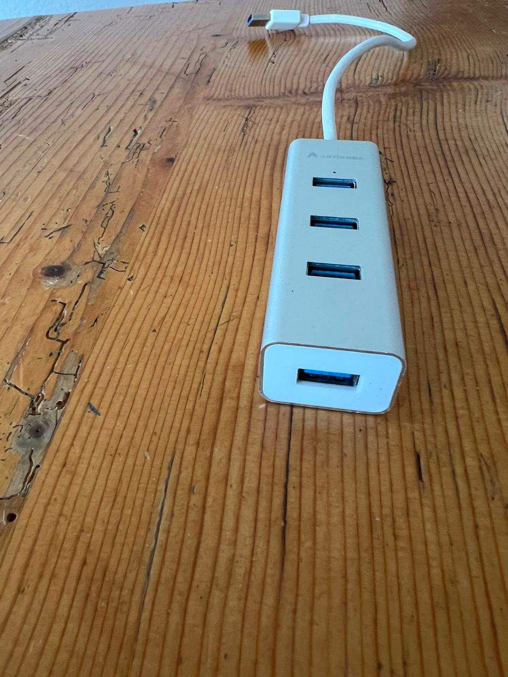 Hub & Switch: USB Hub Articona – Usato da Zürich venduto da lisitsyna