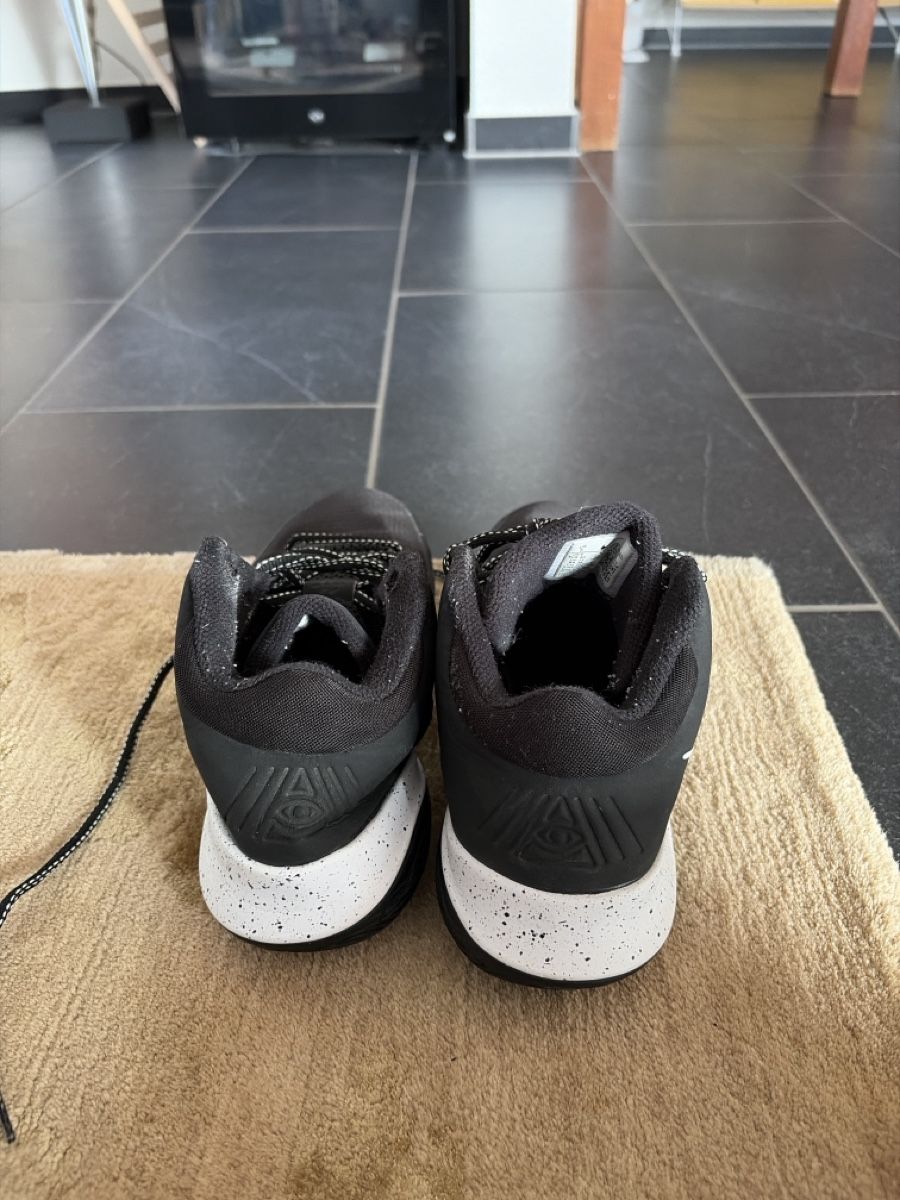 Nike Herrenschuhe: Nike Kyrie Flytrap Basketball Shoes  – Neu (gemäss Beschreibung) aus Freienbach von lin_5lbb 3