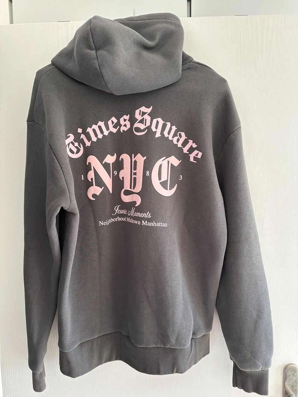 Bershka Maglioni & Felpe: Pullover NYC von Bershka Gr. S – Usato da Aettenschwil venduto da Stockard 1