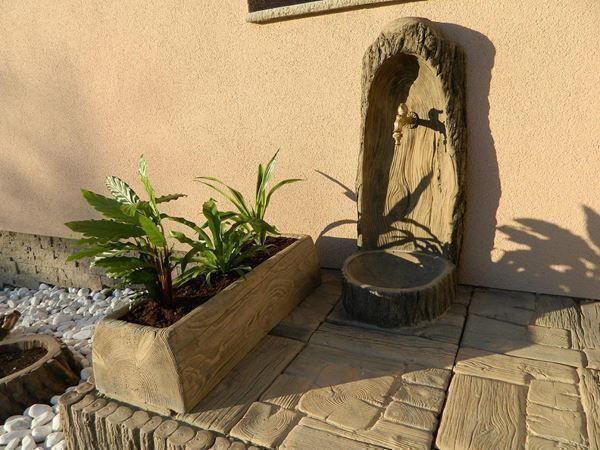 Vasi per fiori: Beton Blumentrog  mit Holzimitation / Ausverkauf – Nuovo (secondo la descrizione) da Herbetswil venduto da AHA-Garten 4