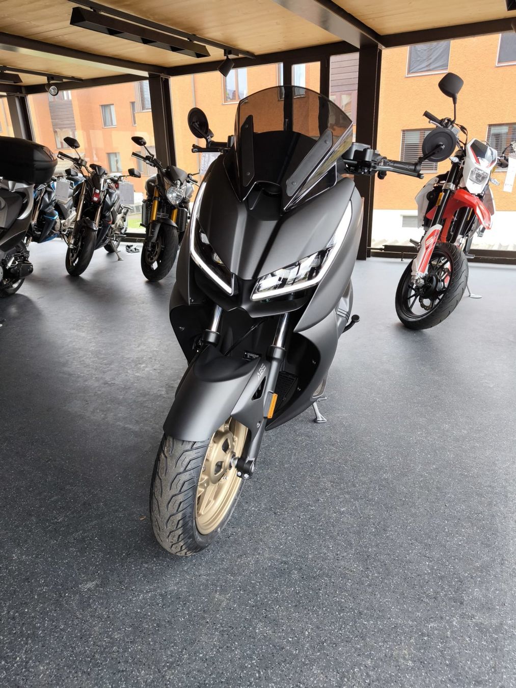 Zontes Scooter: Zontes 350 D mit Zubehör – Usato da Hittnau venduto da Brosmania
