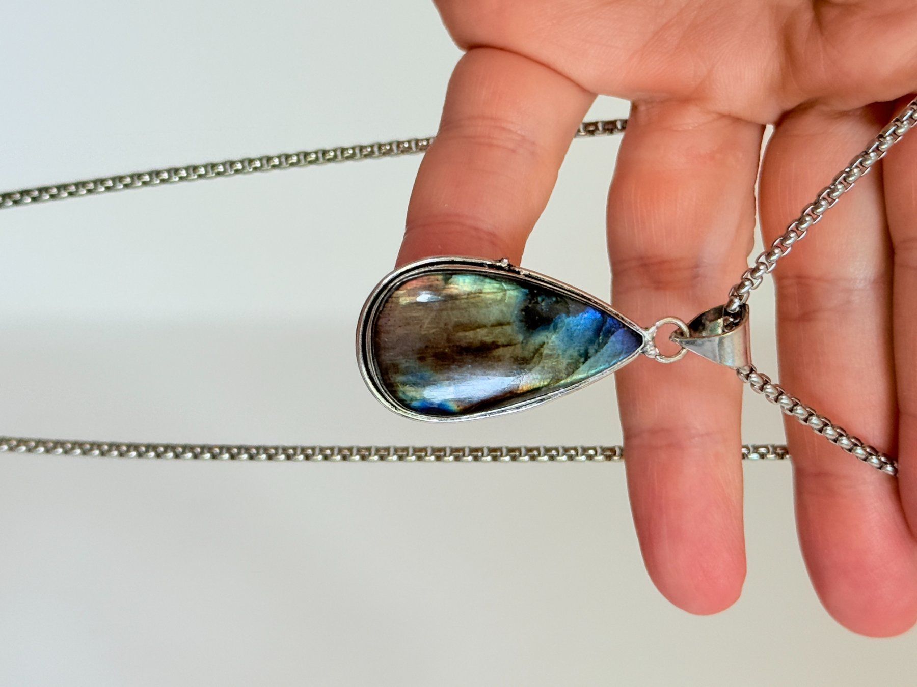 Ketten: Collier avec pendentif Labradorite – Neu und originalverpackt aus Genève von AWWA 3