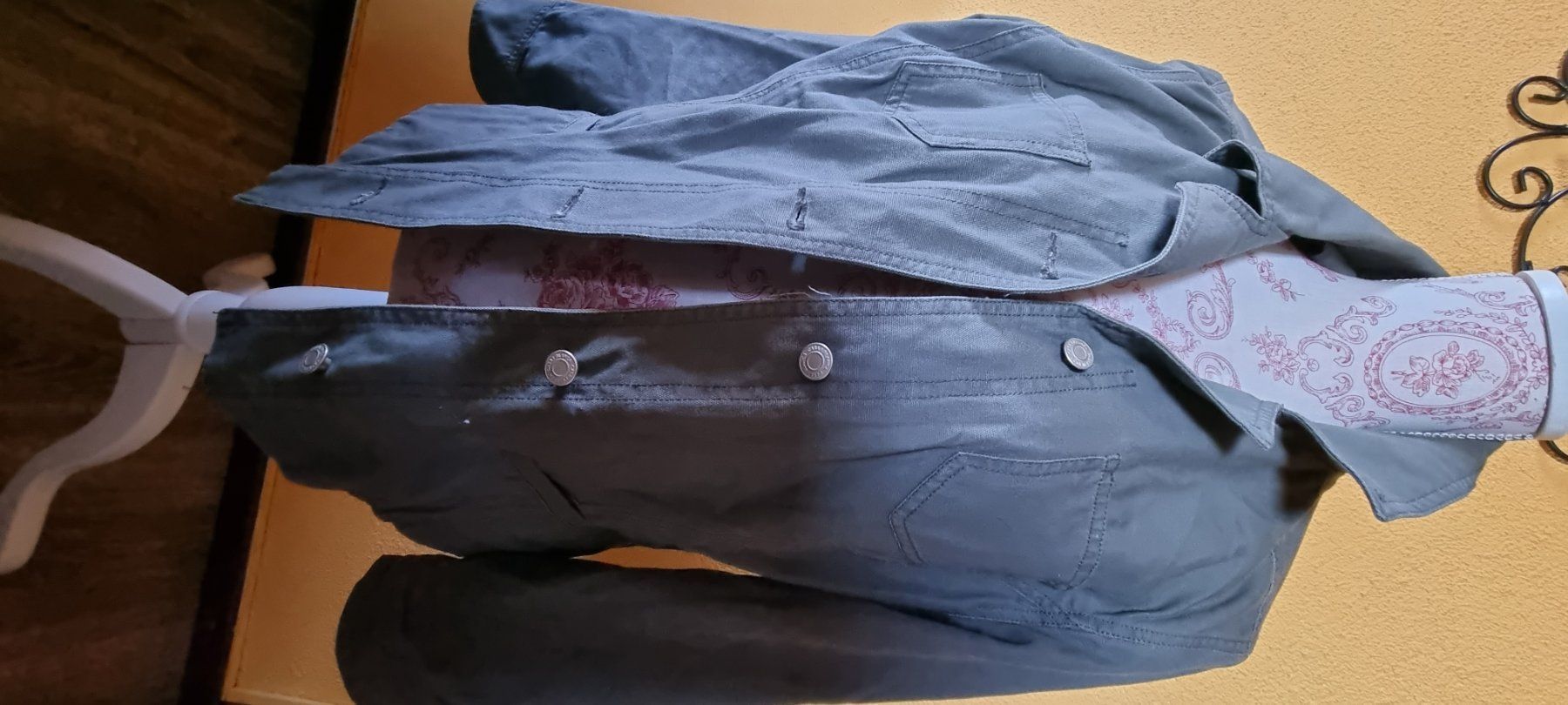 Giacche: Jacke gr.40 – Usato da Grossdietwil venduto da GNOM313