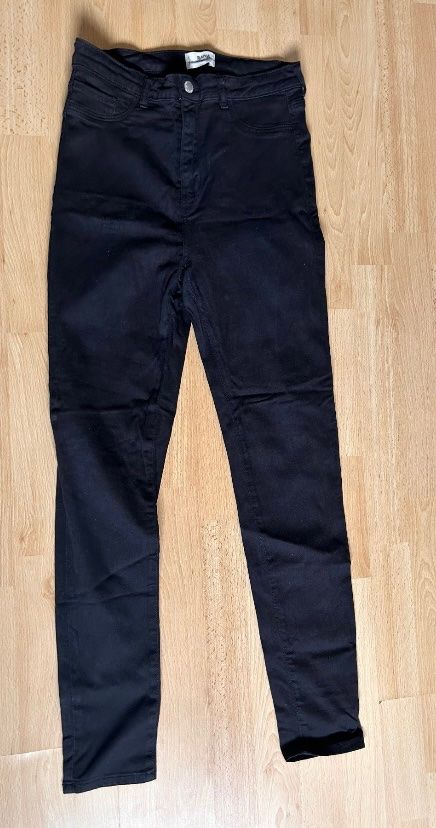 Pantaloni: Hose schwarz Gr. 40 – Usato da Mollis venduto da fauno197 1