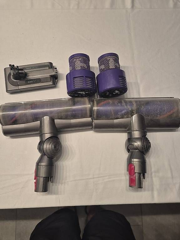 Aspirateurs & Accessoires: Pièces détachées Dyson v10 cyclone motorhead – D'occasion à Blonay par Mafiouf