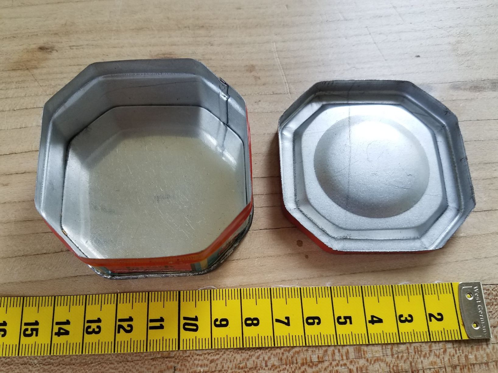 Contenitori & Simili: Uralte Hirsch Stecknadeln-Blechdose Blechdose Vintage – Usato da Rorschacherberg venduto da Marubium 1
