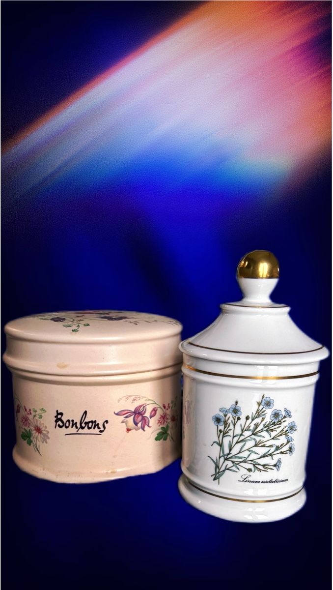 Komplettküchen: BOÎTES VINTAGE DÉCORÉ À LA MAIN – Gebraucht aus Pont (Veveyse) von pil_k9jp