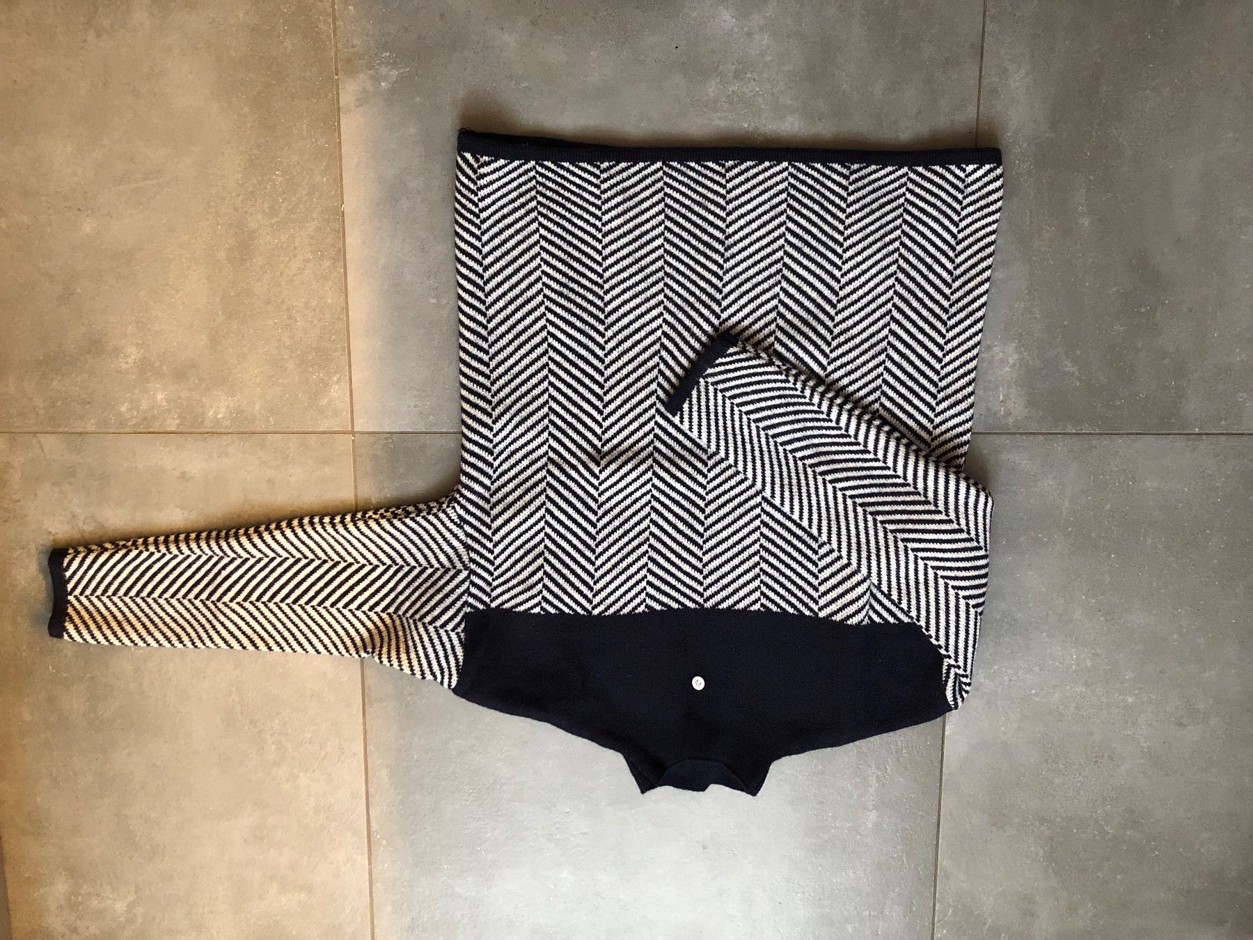 Maglioni & Felpe: Pulls – Nuovo e nell'imballaggio originale da La Chaux-de-Fonds venduto da Trogir