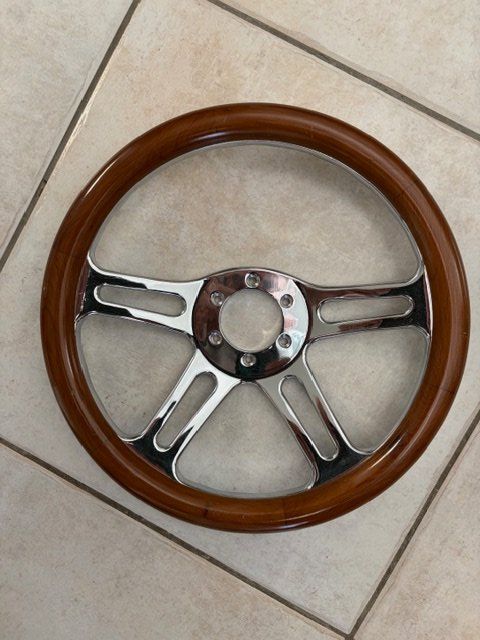 Tutti pezzi di ricambio auto: Holzlenkrad mit Chrom Rückteil   35 cm – Usato da Birmensdorf ZH venduto da cyrill1972