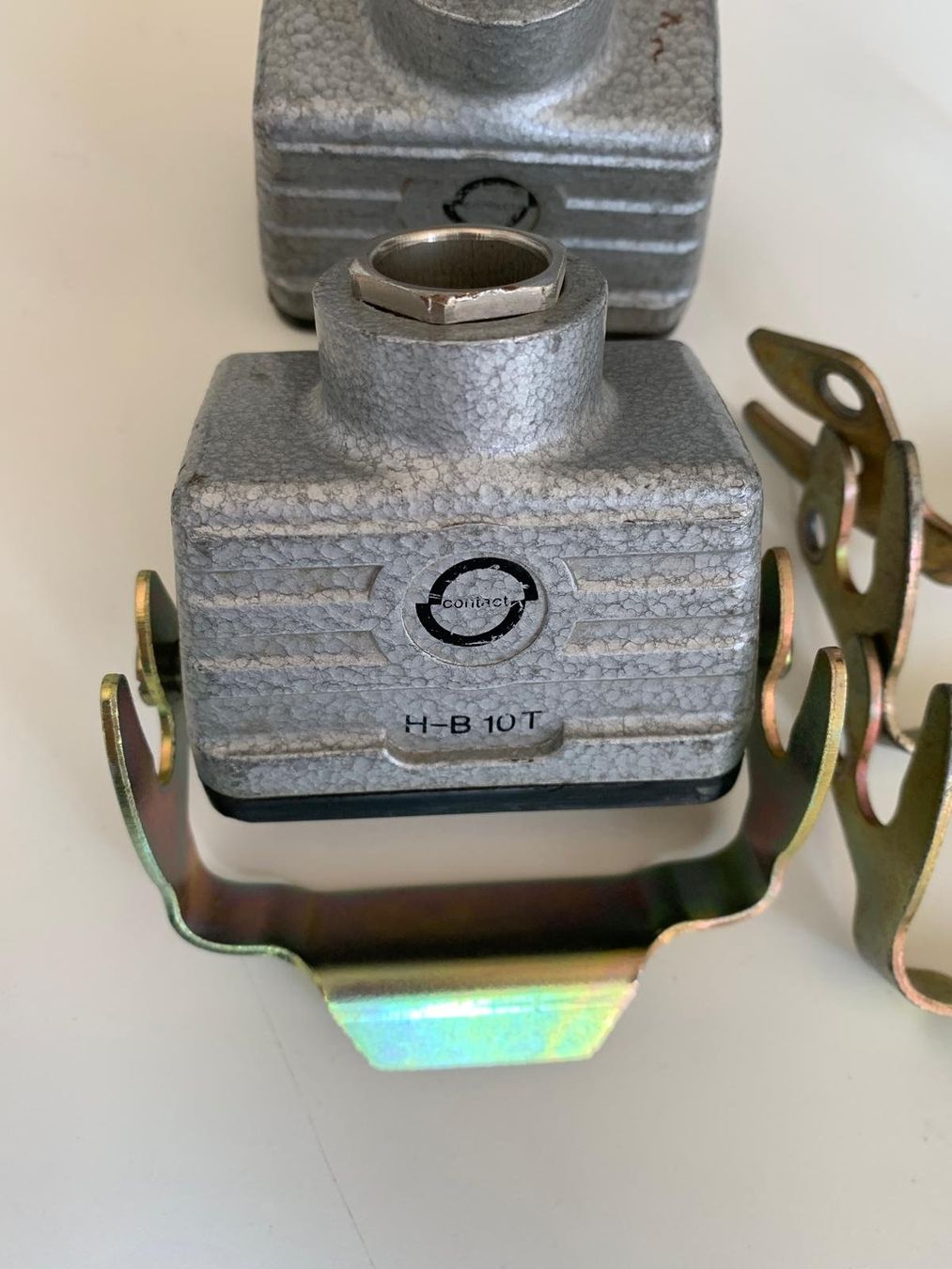 Elektronikbauteile: Steckergehäuse und Teile H-B10 T Contact – Gebraucht aus Münchenstein von Licontrol 1