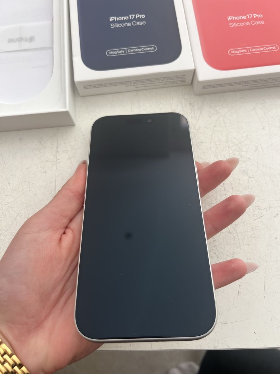 Apple Handys / Smartphones: Apple iPhone 17 Pro Silver – Neu (gemäss Beschreibung) aus Andeer von emi_6dhf 1