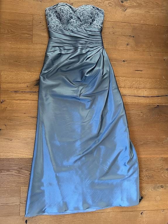 Kleider: Abendkleid/ Festkleid – Gebraucht aus Amlikon-Bissegg von jud_67g8