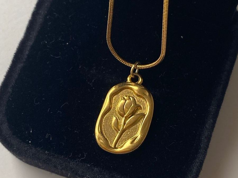 Catenine: 18KGP Blume Medaillon Halskette – Usato da Givisiez venduto da dor_xb9k 2